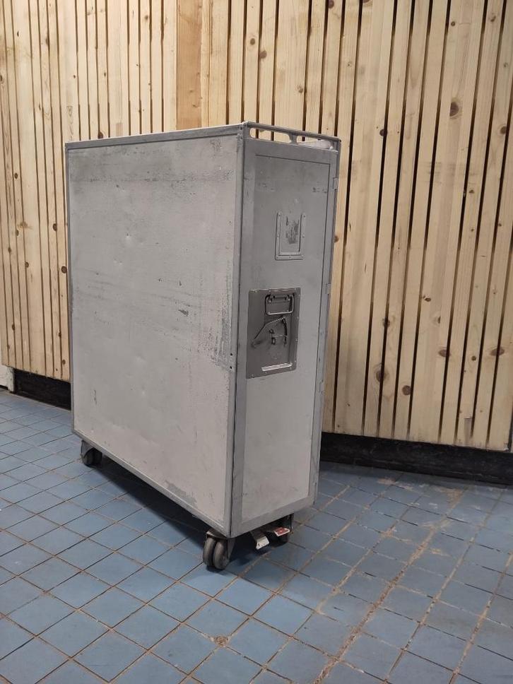 vliegtuig trolleys aluminium, Huis en Inrichting, Kasten | Overige, Gebruikt, Ophalen