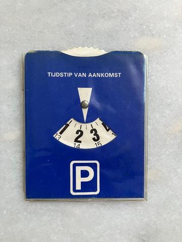 Blauwe Parkeerschijf beschikbaar voor biedingen