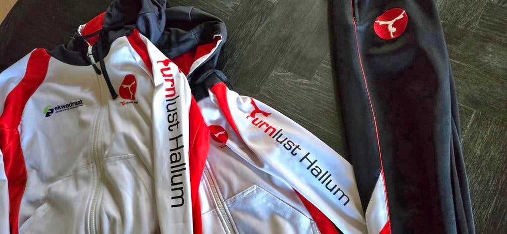 Turnlust Hallum trainingspak 152 en jasje M, Ophalen, Jongen of Meisje