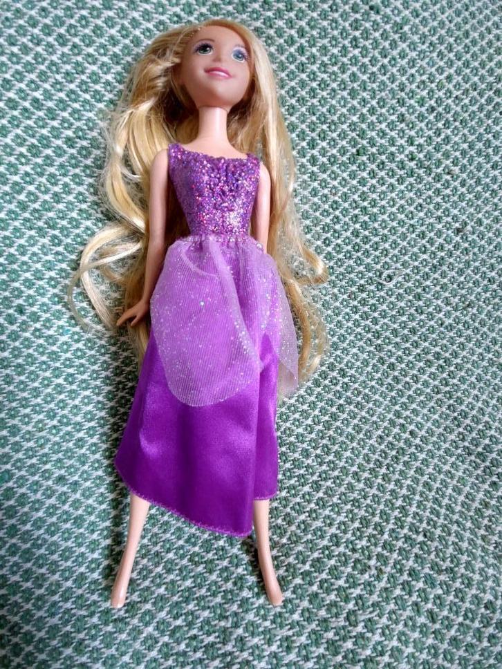 Disney Rapunzel-pop, Kinderen en Baby's, Speelgoed | Poppen, Zo goed als nieuw, Barbie, Ophalen