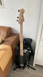 Squier precision bass gitaar zwart + fender rumble 15 amp, Muziek en Instrumenten, Snaarinstrumenten | Gitaren | Bas, Ophalen