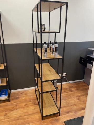 Open kast / Rekje beschikbaar voor biedingen