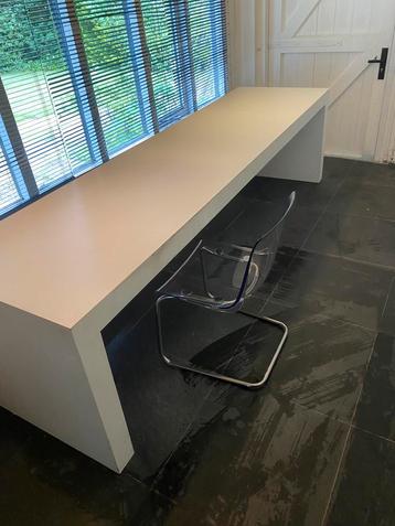 300X80 bureau of showroom tafel. Wegens verhuizing 75,- beschikbaar voor biedingen