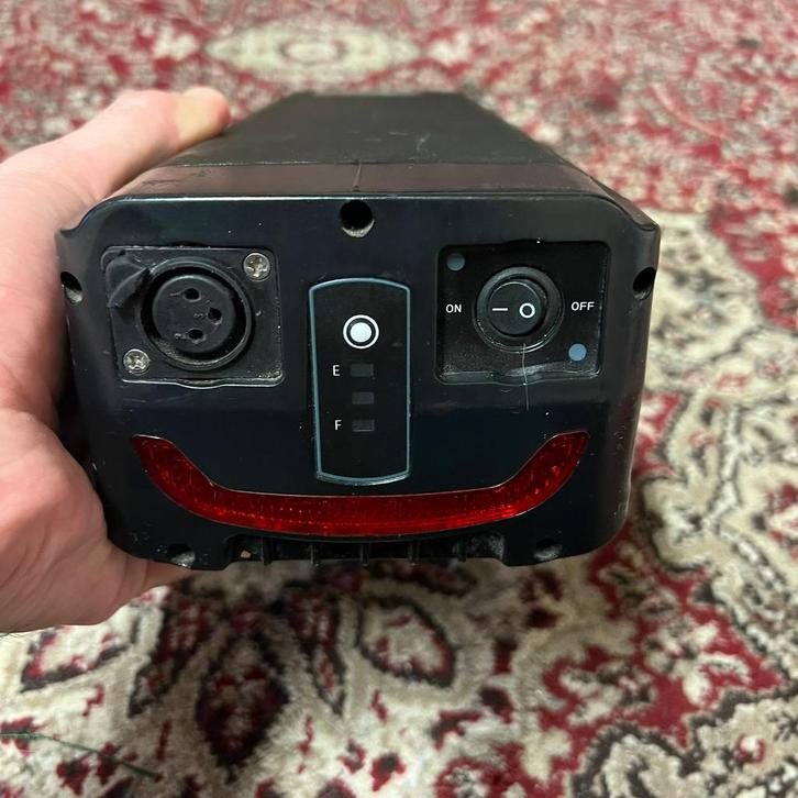 Don Soris Capo 2x Accu's + Oplader, Fietsen en Brommers, Fietsaccessoires | Fietsaccu's, Zo goed als nieuw, Ophalen