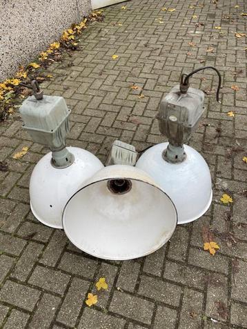 Set van 6 emaille- industriële lampen beschikbaar voor biedingen