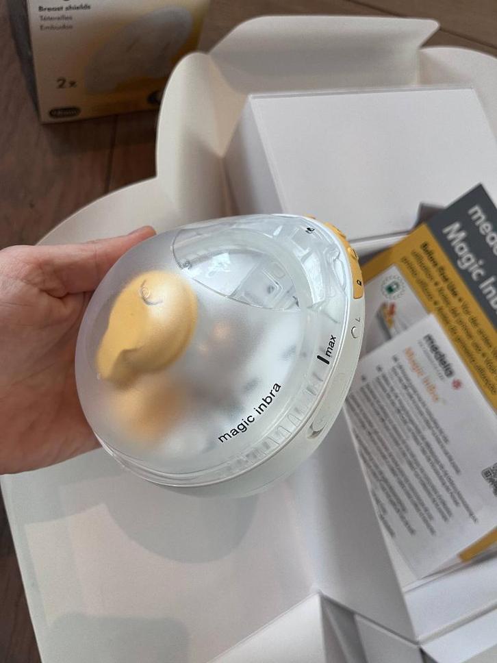 Medela magic borstkolf dubbelzijdig met nieuwe onderdelen, Kinderen en Baby's, Babyvoeding en Toebehoren, Zo goed als nieuw, Borstkolf