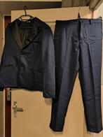Donkerblauw pak met blouse, Kleding | Heren, Kostuums en Colberts, Maat 52/54 (L), Onbekend, Blauw, Ophalen of Verzenden