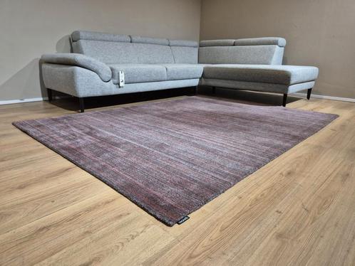 70% KORTING - Montel Vloerkleed Boucher - Rood/Paars, Huis en Inrichting, Stoffering | Tapijten en Kleden, Zo goed als nieuw, 150 tot 200 cm