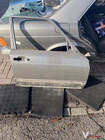 Mercedes W126 1981 2500103 Portier Rechtsvoor  beschikbaar voor biedingen