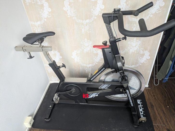 Schwinn IC Pro spinfiets, Sport en Fitness, Fitnessapparatuur, Gebruikt, Spinningfiets, Benen, Metaal, Ophalen