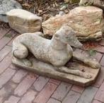 Whippet hond van beton tuinbeeld (gezocht), Beton, Gebruikt, Ophalen of Verzenden, Dierenbeeld