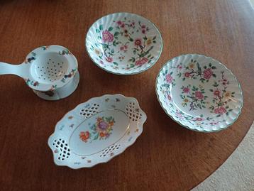 servies o.a. old foley los beschikbaar voor biedingen