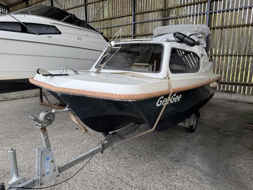 Motorboot 6m recente 15pk Honda trailer 6m kajuitboot, Watersport en Boten, Vis- en Consoleboten, Gebruikt, 6 meter of meer, Overige brandstoffen