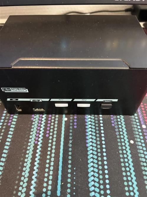 Displayport KVM Switch - Triple Monitor, Computers en Software, Dockingstations, Zo goed als nieuw, Laptop, Ophalen of Verzenden