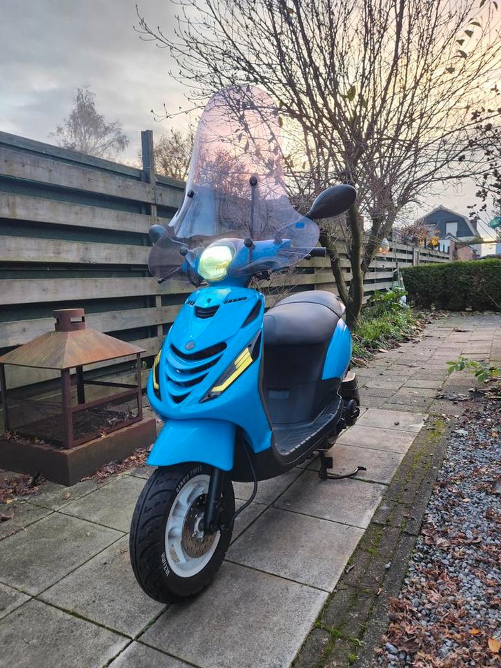 Piaggio Zip BROM 7000km! Porsche gt3 blauw! (Vespa scooter), Fietsen en Brommers, Brommers | Puch, Zo goed als nieuw, Overige modellen