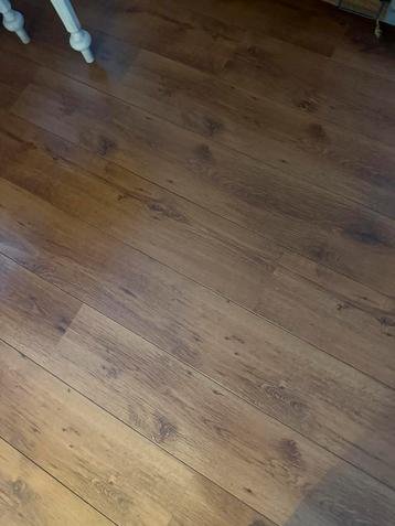 GRATIS 60m2 MOOIE LAMINAAT VLOER, zsm Zelf eruit halen beschikbaar voor biedingen