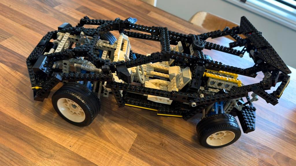 LEGO technic 8880 supercar 8 cylinder onafhankelijk geveerd, Ophalen of Verzenden, Zo goed als nieuw