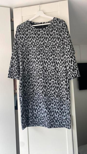 Nieuwe jurk maat XL beschikbaar voor biedingen