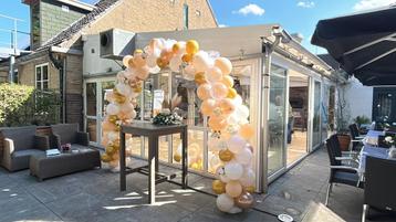 Ballonnen boog beschikbaar voor biedingen