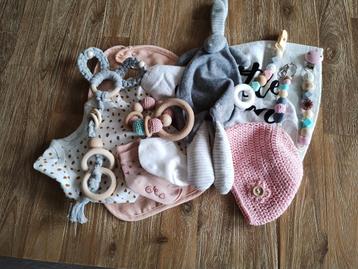 12-delig kraamcadeauset / Babyshower. Sisters Forever. beschikbaar voor biedingen