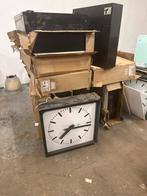 Vintage Pragatron Stationsklok (Jaren 50-60), Huis en Inrichting, Woonaccessoires | Klokken, Ophalen, Gebruikt, Analoog, Wandklok