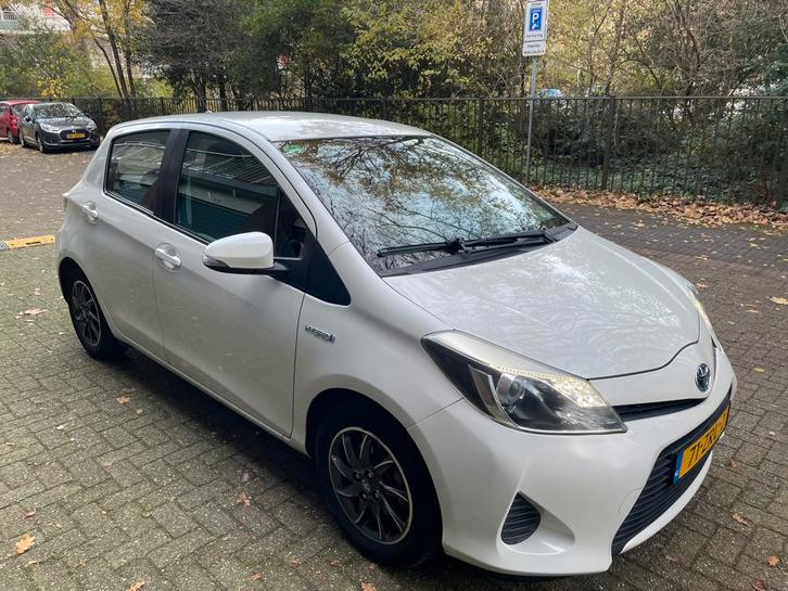 Toyota Yaris Aspiration 1.5i Full Hybrid Automaat 5 Drs. NAP, Auto's, Toyota, Particulier, Yaris, ABS, Airbags, Airconditioning