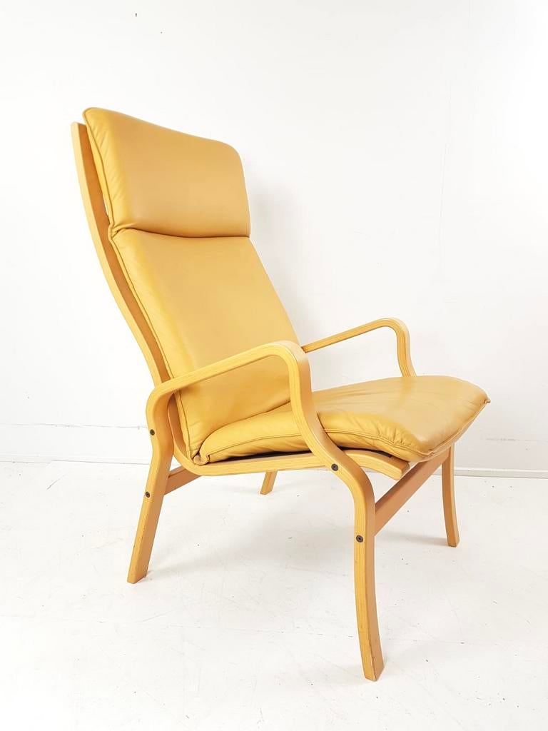 Vintage okergele fauteuil licht hout | leren fauteuil oker, Gebruikt, -, -, 75 tot 100 cm