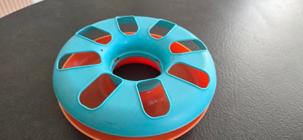 Voederbak (brokjes) en speelobject voor katten, Dieren en Toebehoren, Ophalen, Zo goed als nieuw