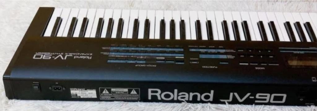 ROLAND JV-90 EXPANDABLE SYNTHESIZER IN UITMUNTENDE STAAT, Ophalen, Roland, Zo goed als nieuw, Met midi-aansluiting