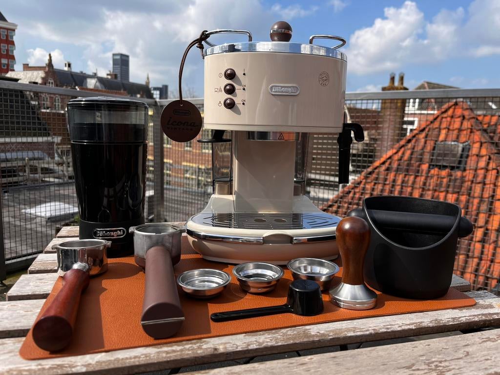 Delonghi Icona Vintage Espressomachine + Delonghi KG200, Witgoed en Apparatuur, Koffiezetapparaten, Ophalen of Verzenden, Zo goed als nieuw