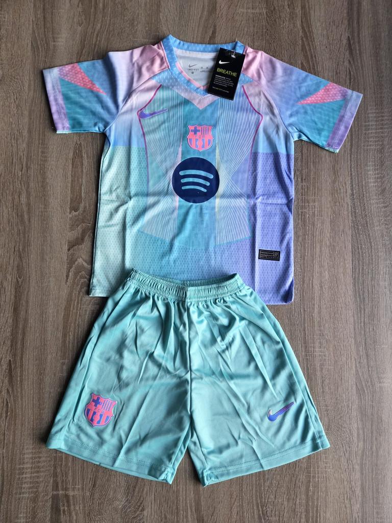 Barcelona tenue  naat 110-116, Sport en Fitness, Voetbal, Maat XS of kleiner, Ophalen of Verzenden, Nieuw, Set