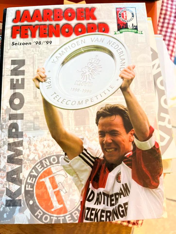 Feyenoord Jaarboek 1998/1999 - Kampioensjaar!, Boeken, Sportboeken, Zo goed als nieuw, Balsport, Ophalen of Verzenden