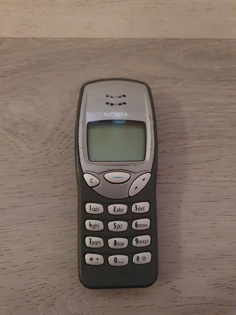 Zeldzame Nokia 3210 brickphone met snake in goede staat, Telecommunicatie, Ophalen of Verzenden