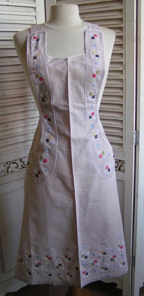 handgeborduurd schort nr XX 68, Verzenden, Schort