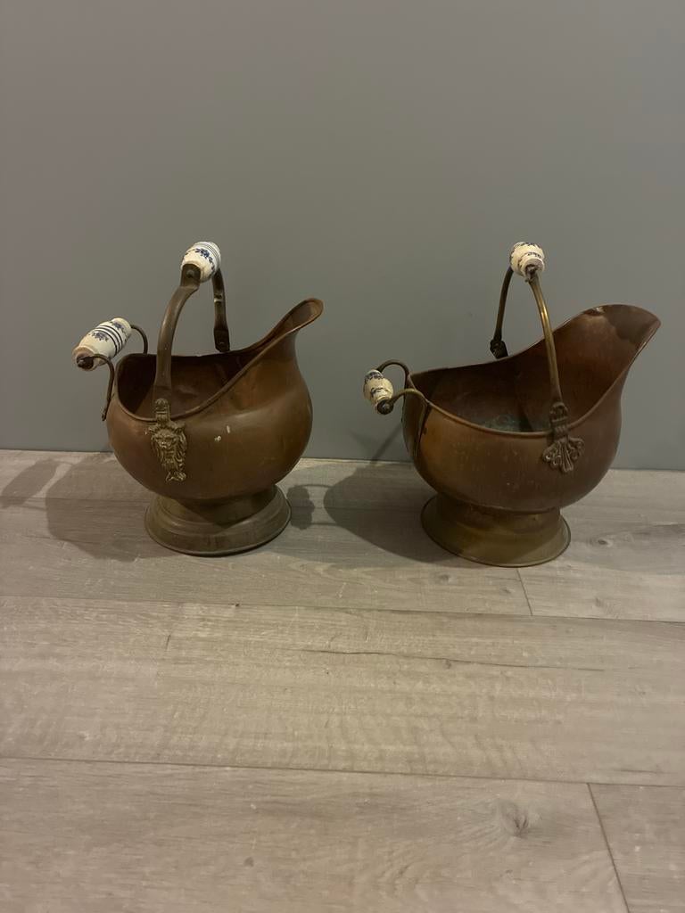 Antieke koperen kolenemmers met Delfts blauw handvat, Antiek en Kunst, Ophalen of Verzenden