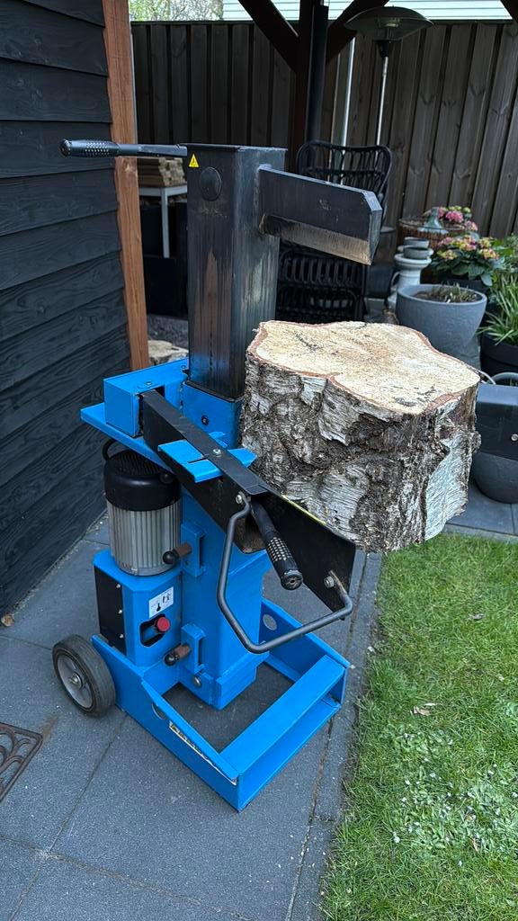 Krachtige staande houtklover, kloofmachine, klover 10 ton., Ophalen, Zo goed als nieuw, Elektrisch, Staand