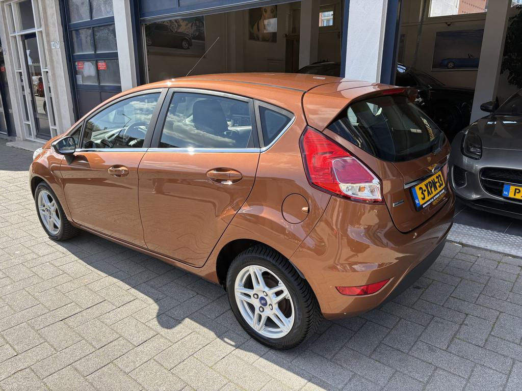 Ford Fiesta 1.0 Titanium AIRCO/LM VELGEN/DEALER OND., Auto's, Voorwielaandrijving, Euro 5, 525 kg, Bruin