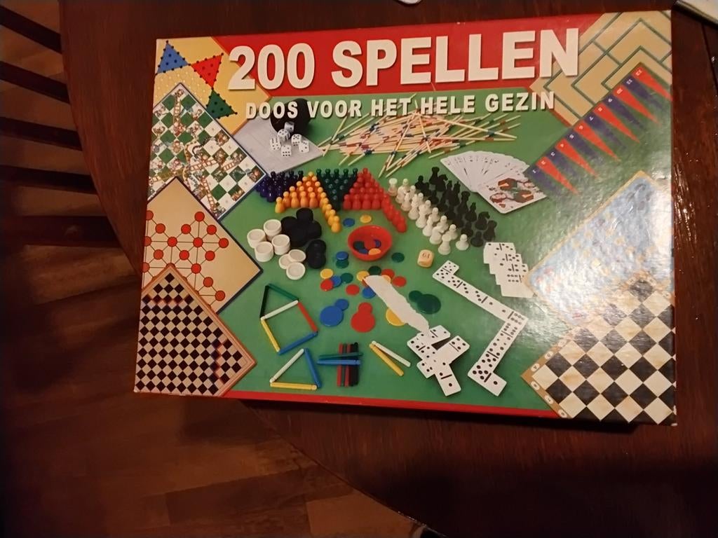 200 spellen in 1 doos, doos voor het hele gezin, Hobby en Vrije tijd, Ophalen of Verzenden, Nieuw