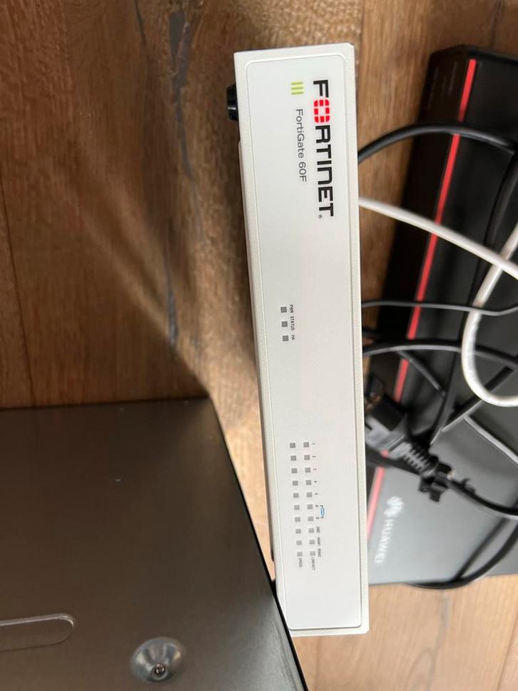 Fortinet FortiGate 60F Firewall - Krachtige Beveiliging, Computers en Software, Routers en Modems, Gebruikt, Router, Ophalen of Verzenden