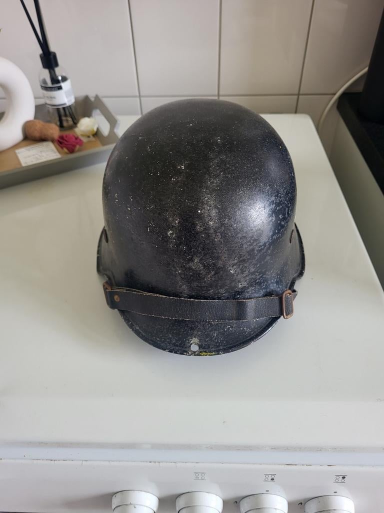 Te koop Duitse brandweer helm, Verzamelen, Militaria | Algemeen, Ophalen of Verzenden, Landmacht, Duitsland, Helm of Baret
