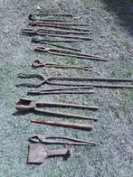 14976) 12 oude smeedtangen  grote 100/50 cm, Ophalen of Verzenden
