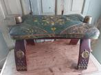 Vintage Boheems kamelenzadel kruk met leer en hout, Ophalen of Verzenden