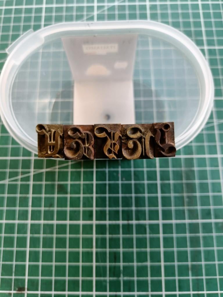 Vijf initialen voor vergulden, stempels fileten, Ophalen of Verzenden, Gebruikt