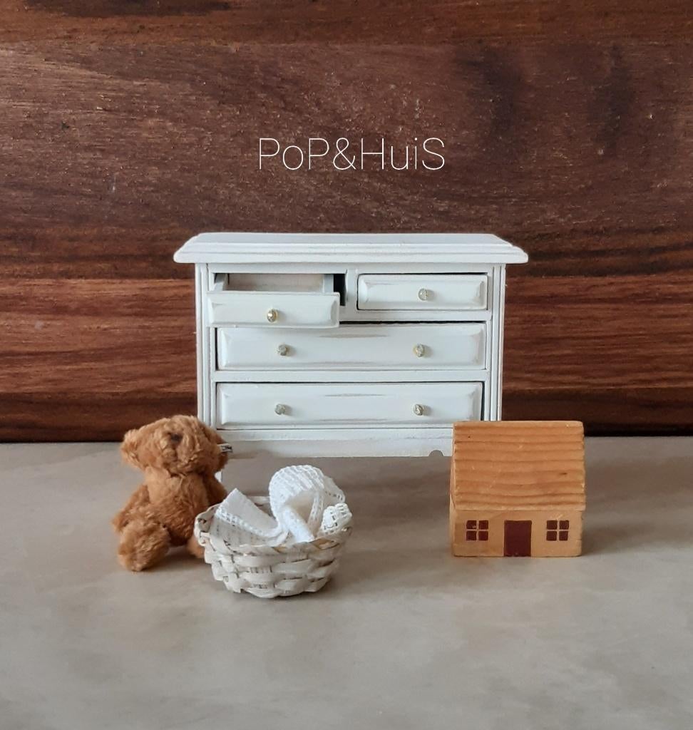 Commode met speelgoed 1:12, Ophalen of Verzenden, Gebruikt, Poppenhuis