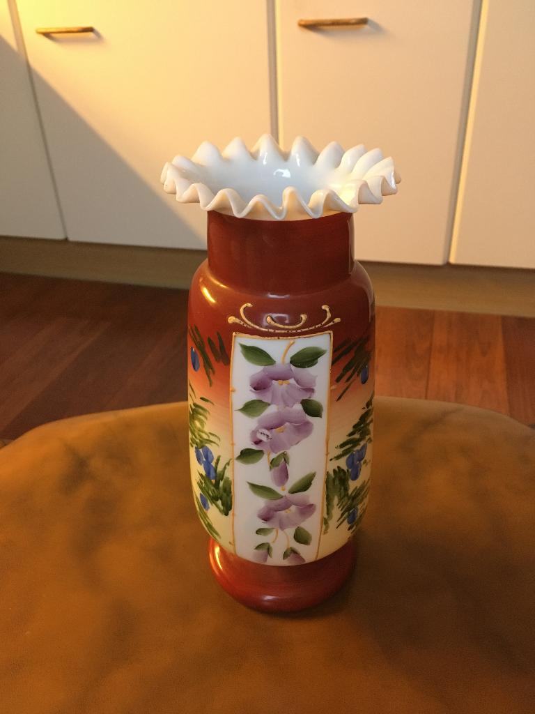 Prachtige vintage opaline vaas met plooikraag, Ophalen of Verzenden