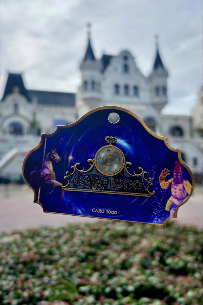 Efteling Caro 1000e show pin, Verzamelen, Efteling, Nieuw, Button of Speldje, Ophalen of Verzenden