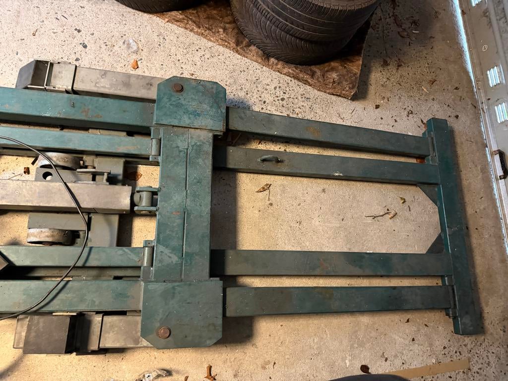 Poets schaarbrug - Compacte hefbrug voor voertuigen, Ophalen of Verzenden, Gebruikt