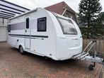 Adria Adora 512 UP, Caravans en Kamperen, Caravans, 90 kg, Omvormbare zithoek, Rondzit, Kachel