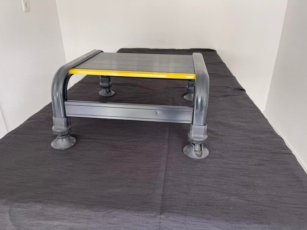 Stabiel opstap trapje voor caravan of camper, Caravans en Kamperen, Ophalen of Verzenden, Zo goed als nieuw