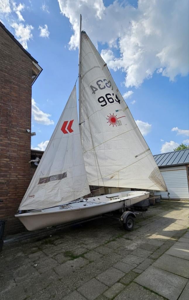 Laser zeilboot met zeilen, Watersport en Boten, Geen motor, Gebruikt, Overige brandstoffen, Ophalen of Verzenden